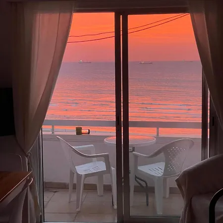 Stay Dreamy Seaside Apartment Larnaka Exterior foto